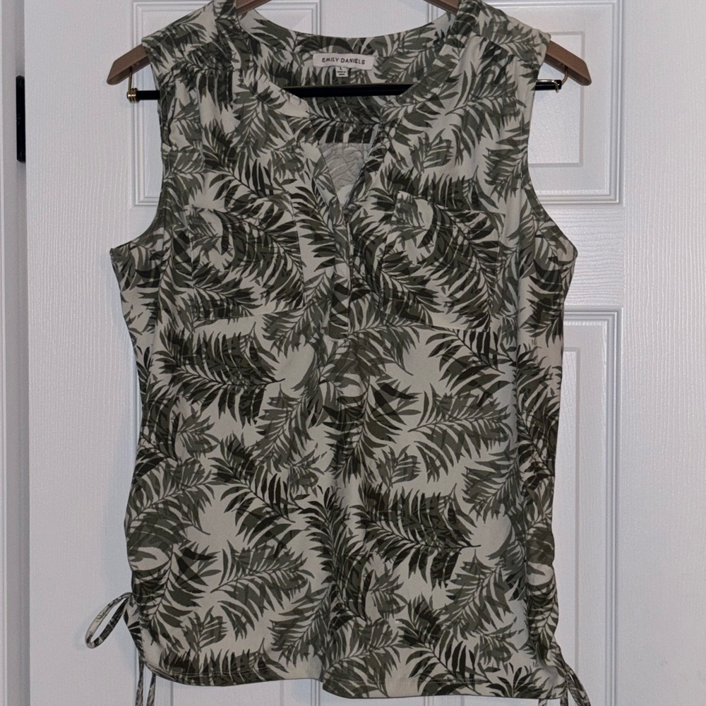 Sleeveless Palm-Print Blouse in White and Olive Green